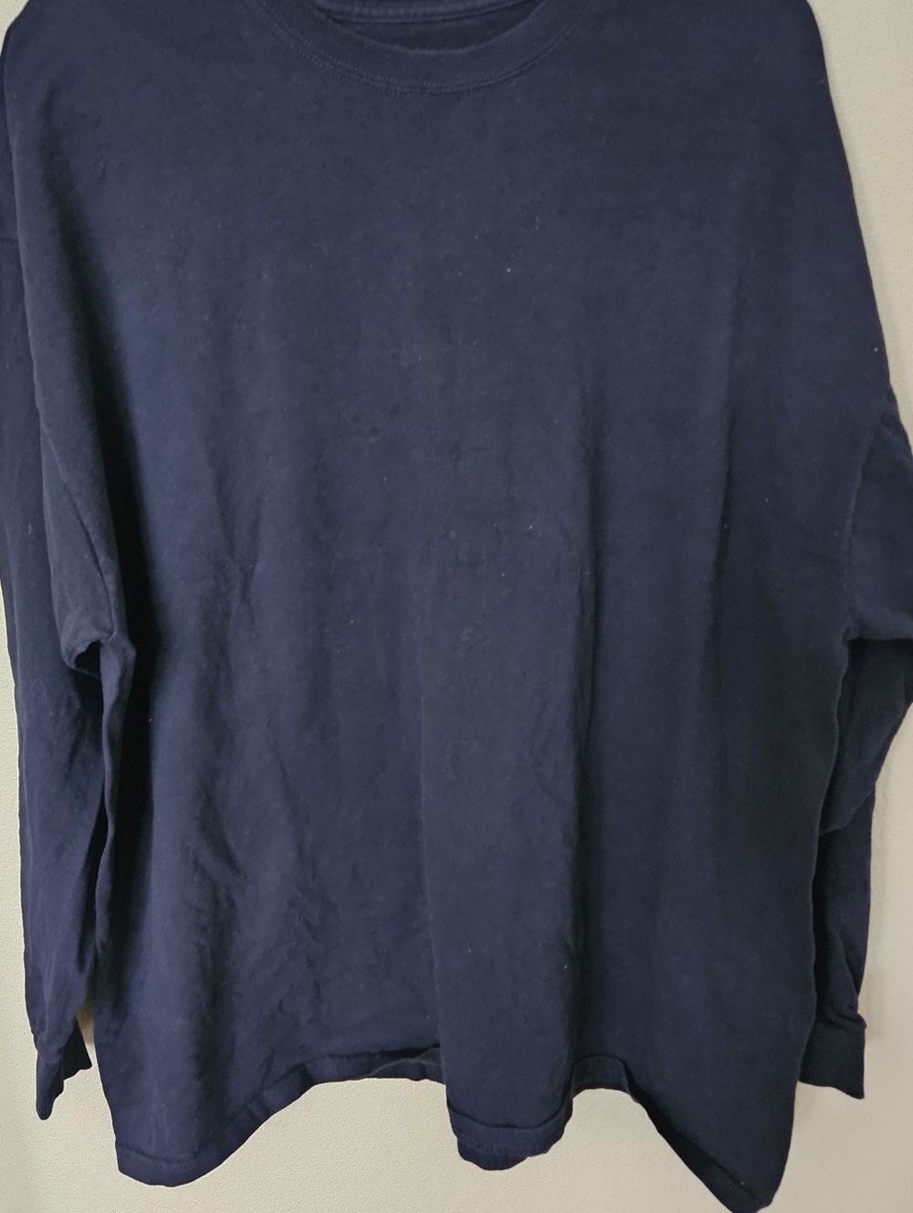 Classic Men's Navy Long-Sleeve Crewneck T-shirt